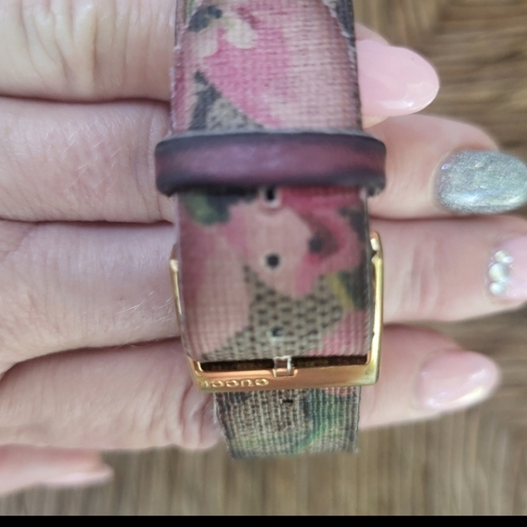 GUCCI LUXURY Statement Watch SWISS MADE QUARTZ - Picture 4 of 6